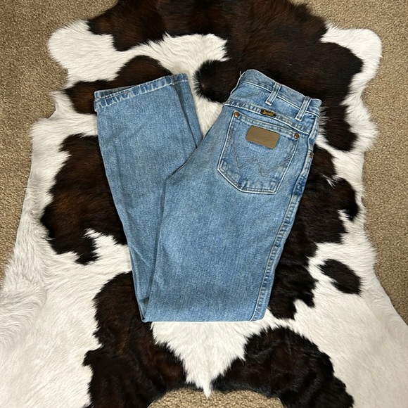 Women’s Wrangler Cowboy Cut - Picture 2 of 5